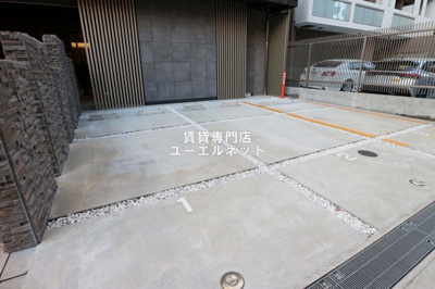 【駐車場】 | ファーストフィオーレ江坂垂水町 | 敷地内駐車場あり◎