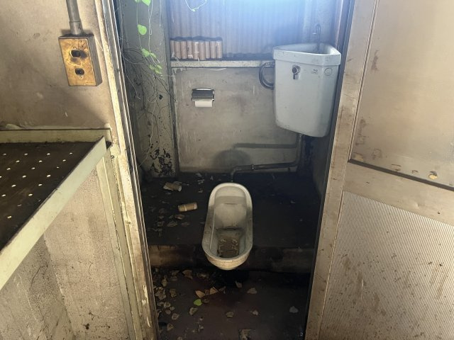 豊山町豊場大山100倉庫のトイレ