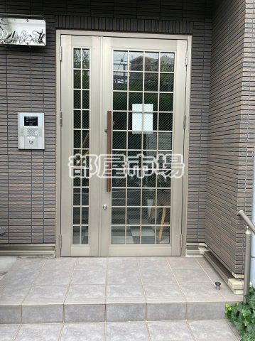 STONE'Sのエントランス