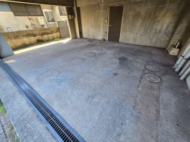 【駐車場】