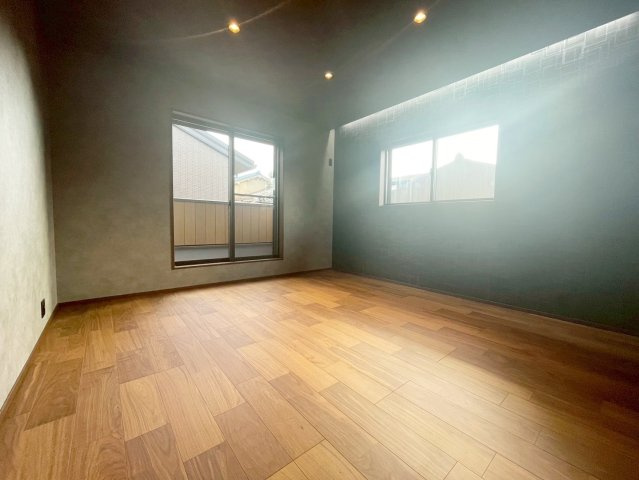 紫野上柏野町の洋室