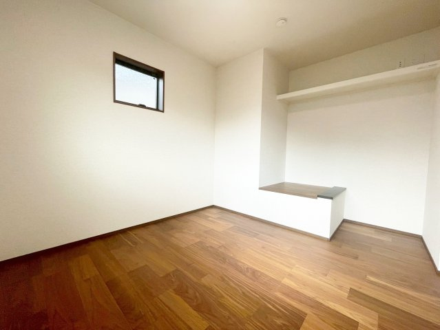 紫野上柏野町の洋室