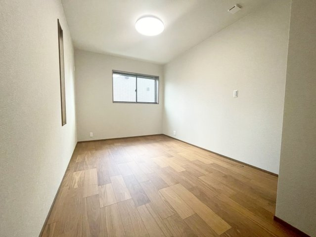 紫野上柏野町の洋室