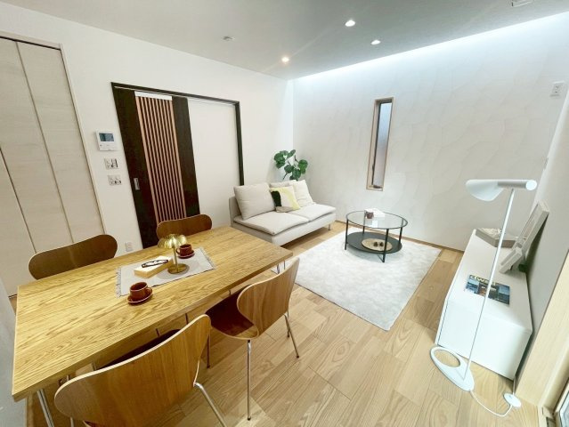 紫野上柏野町の居間・リビング