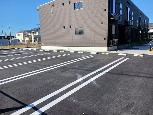 エンブレイス　アイの駐車場