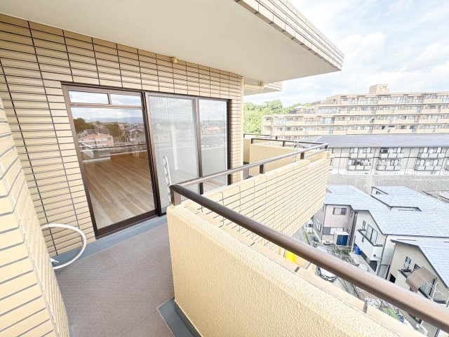 フローレスタ学園前のバルコニー