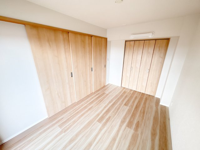 フローレスタ学園前の洋室