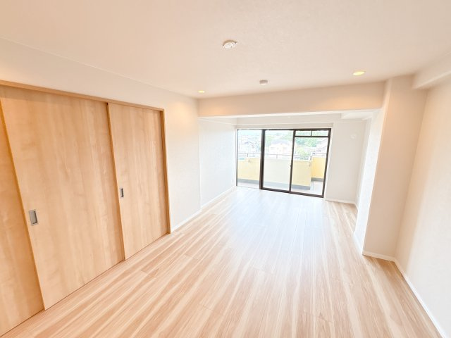 フローレスタ学園前の居間・リビング