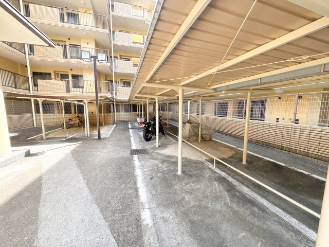 フローレスタ学園前の駐輪場