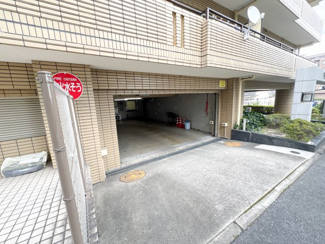 フローレスタ学園前の駐車場