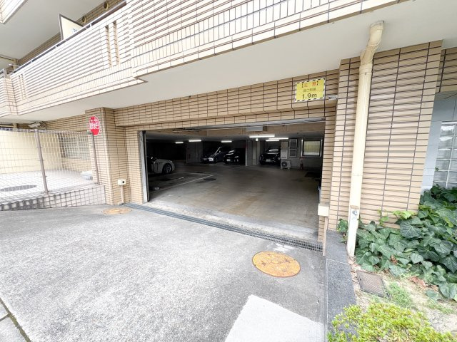 フローレスタ学園前の駐車場