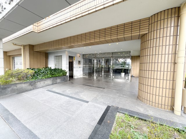 フローレスタ学園前のエントランス