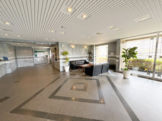 フローレスタ学園前のエントランス