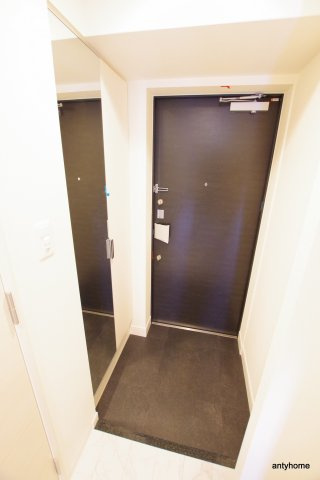 プレサンス難波クチュール　仲介手数料無料の玄関
