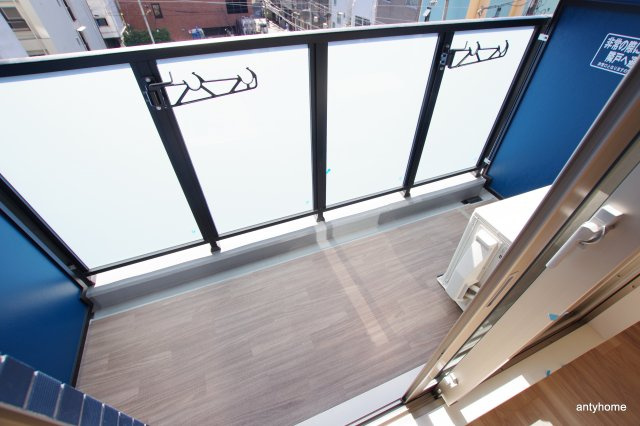 プレサンス難波クチュール　仲介手数料無料のバルコニー