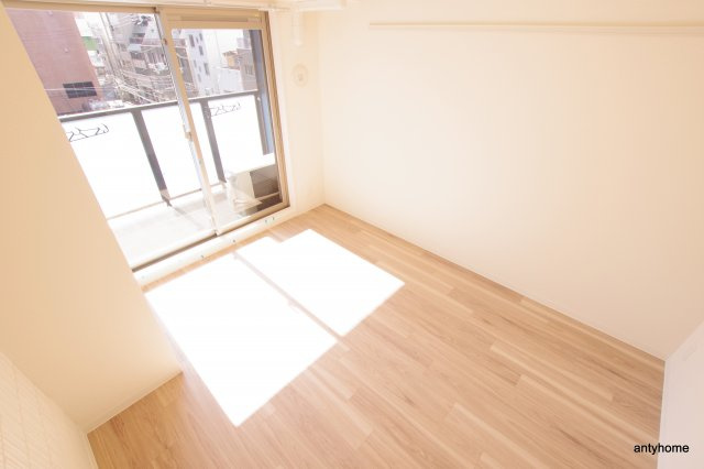 プレサンス難波クチュール　仲介手数料無料の洋室