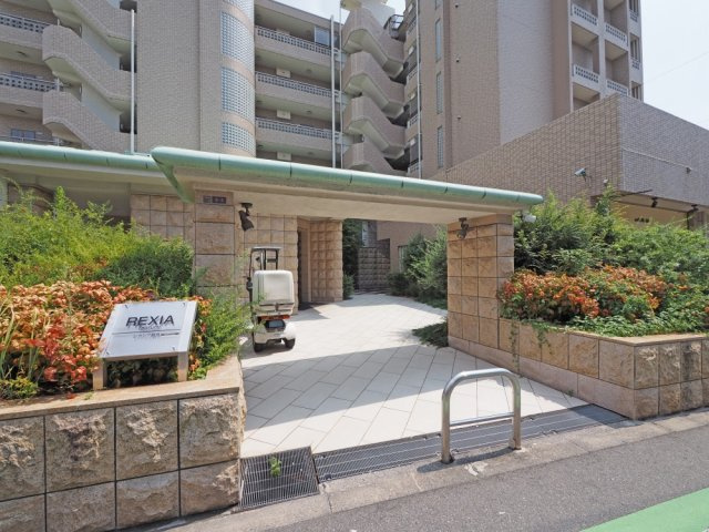 レクシア鶴見のエントランス