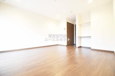 【寝室】 | プルメリア江坂 | 明るく開放感のある居室で、自分だけのくつろぎ空間を。