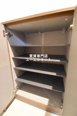 【設備】 | プルメリア江坂 | 収納力たっぷりのシューズボックスで玄関すっきり！