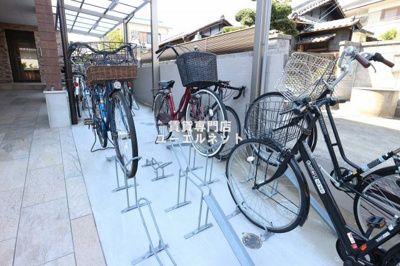 【その他共用部分】 | プルメリア江坂 | 自転車通勤にも便利な駐輪場付き♪