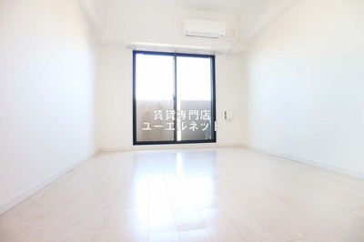 【居間・リビング】 | S-RESIDENCE江坂Alegria | ゆったりとくつろげる、落ち着きのある居室空間です