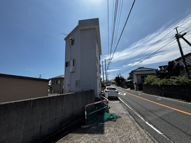 南房総市千倉町白間津　店舗併用住宅の前面道路含む現地写真