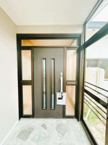 【玄関】 | 網走市駒場南１丁目４番２８号　中古売家 | 【玄関】玄関ドアは断熱ドアになっております。風除室も付いていますので冬はさらに安心ですよ。