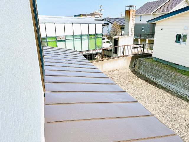 【外観】 | 網走市駒場南１丁目４番２８号　中古売家 | 【屋根】前面塗装致しました。屋根を塗装することで雨漏り等のリスクを軽減できます。