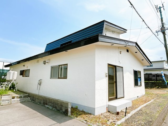 【外観】 | 網走市駒場南１丁目４番２８号　中古売家 | 【現地外観】外壁・屋根を塗装致しました。