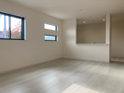 【居間・リビング】 | リーブルガーデン平群町椿井第２ | リビングダイニングキッチン