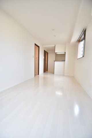 大阪市都島区内代町１丁目の賃貸マンションの居間・リビング