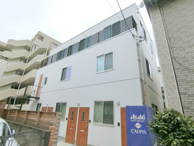 パークレジデンス久が原の外観|2016年3月築　木造地上3階建て総戸数6戸の人気賃貸　東京都大田区久が原2丁目　
都営浅草線西馬込駅最寄り徒歩14分、東急池上線久が原駅徒歩15分