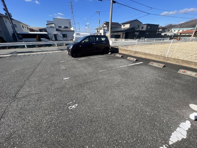 石がけ五番館の駐車場