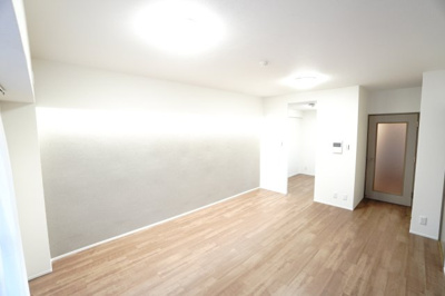 【居間・リビング】 | 【上質リフォーム】ローレルコート丹那ハイツD・ソレイユ館 | 室内（2025年3月14日14：00頃）撮影