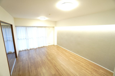 【居間・リビング】 | 【上質リフォーム】ローレルコート丹那ハイツD・ソレイユ館 | 室内（2025年3月14日14：00頃）撮影