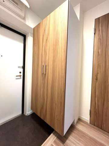 ロマネスク大濠アネックスの玄関