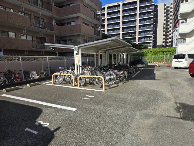 ダイナコート吉塚の駐車場
