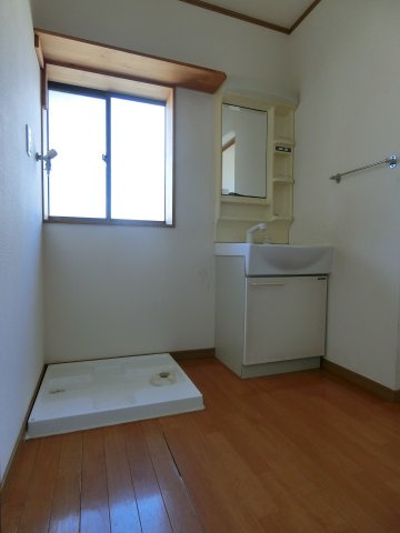 米子市新開2丁目戸建の洗面所