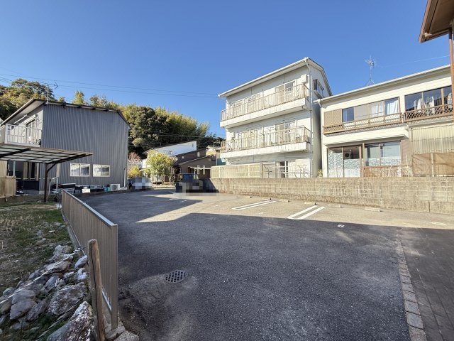 ファルカスⅡ A棟の駐車場