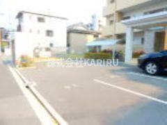 プレサント城東の駐車場
