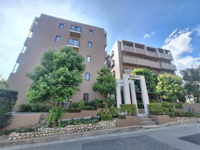 【外観】 | セレナ夙川 | 落ち着いたタイル貼りの外観