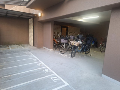 【その他共用部分】 | セレナ夙川 | 自転車、バイク置場も屋根付きです。自転車１台月額３００円、原付バイク１台月額１０００円