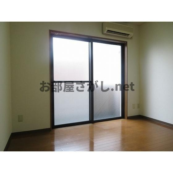 クレール・カサベルデの居間・リビング|洋室