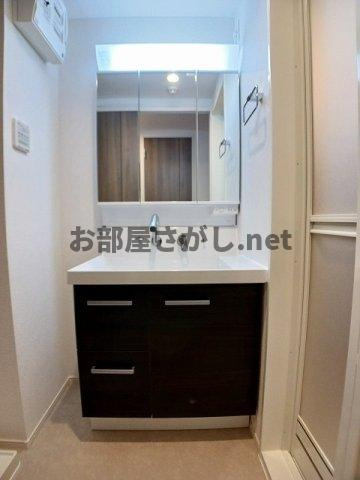 ＣＲＥＶＡＮＣＥ亀戸の洗面所|忙しい朝には欠かせない洗面所です