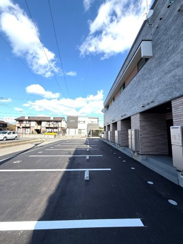 ナディア　Aの駐車場