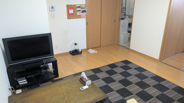 群馬県前橋市山王町 店舗付き住宅の居間・リビング