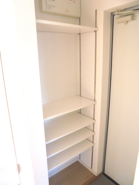 Aera 鬼高の玄関