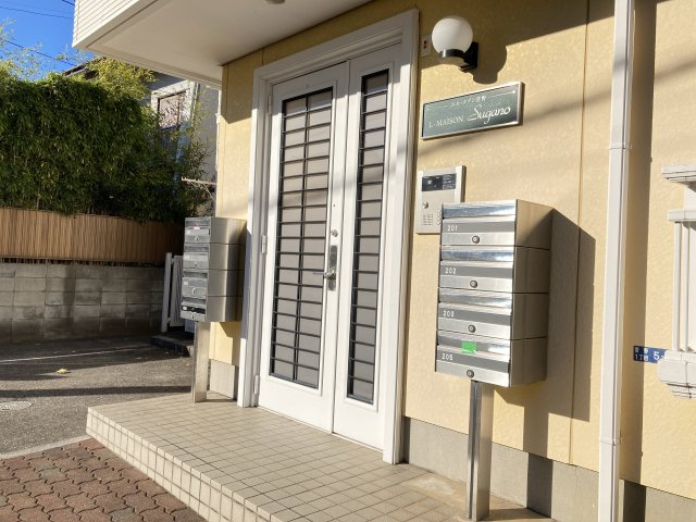 エルメゾン菅野のエントランス