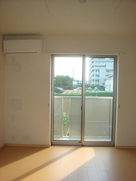 プロムナード貝塚公園1の居間・リビング