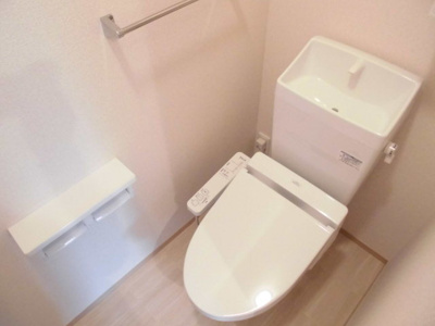 洗浄機能付きで快適なトイレです。